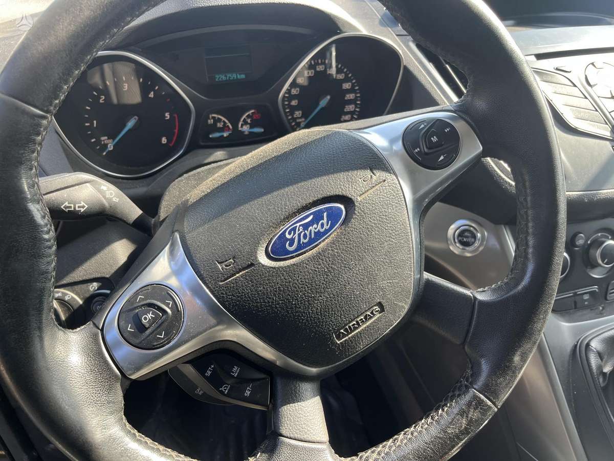 Ford Kuga 2015 — photo 16