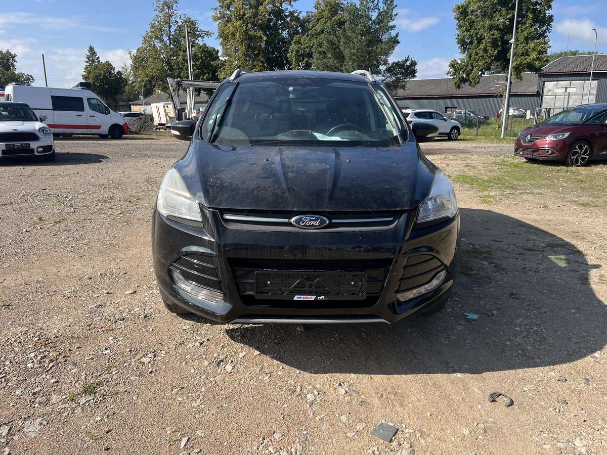 Ford Kuga 2015 — rear view
