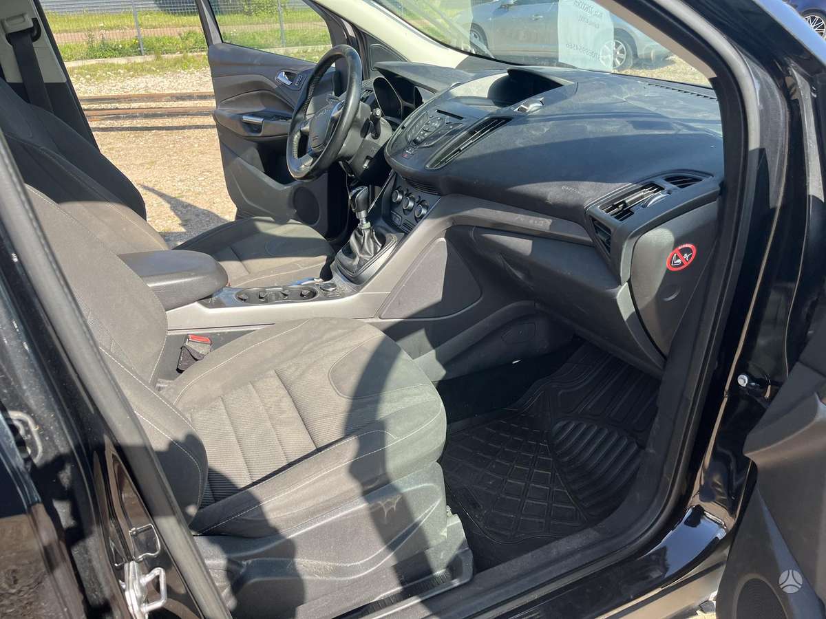 Ford Kuga 2015 — photo 20