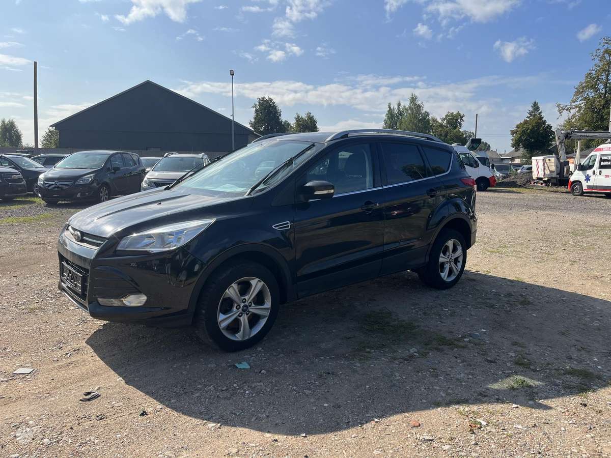Ford Kuga 2015 — interior