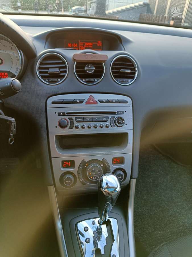 Peugeot 308 2009 — photo 11