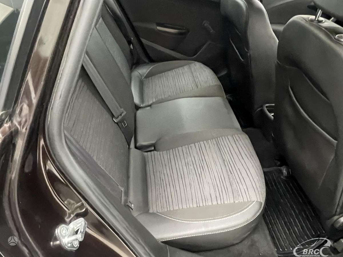 Opel Astra 2015 — photo 11