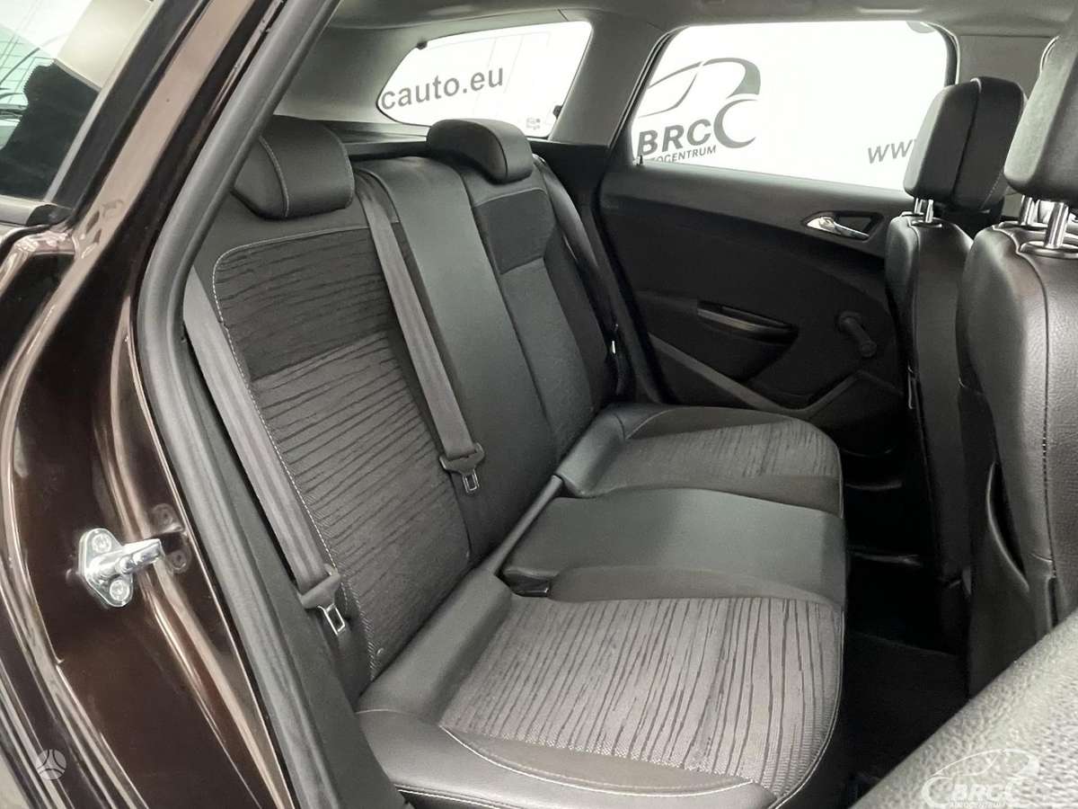 Opel Astra 2015 — photo 12