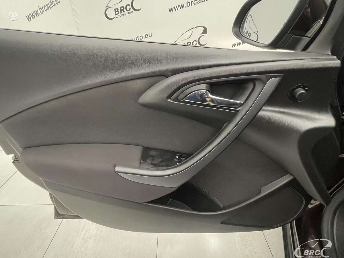 Opel Astra 2015 — photo 21
