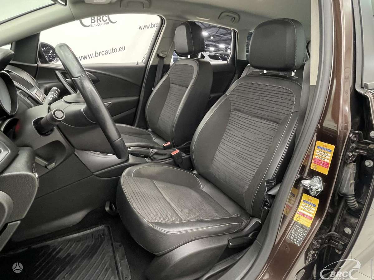 Opel Astra 2015 — photo 24