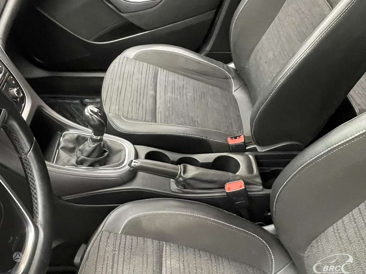 Opel Astra 2015 — photo 25