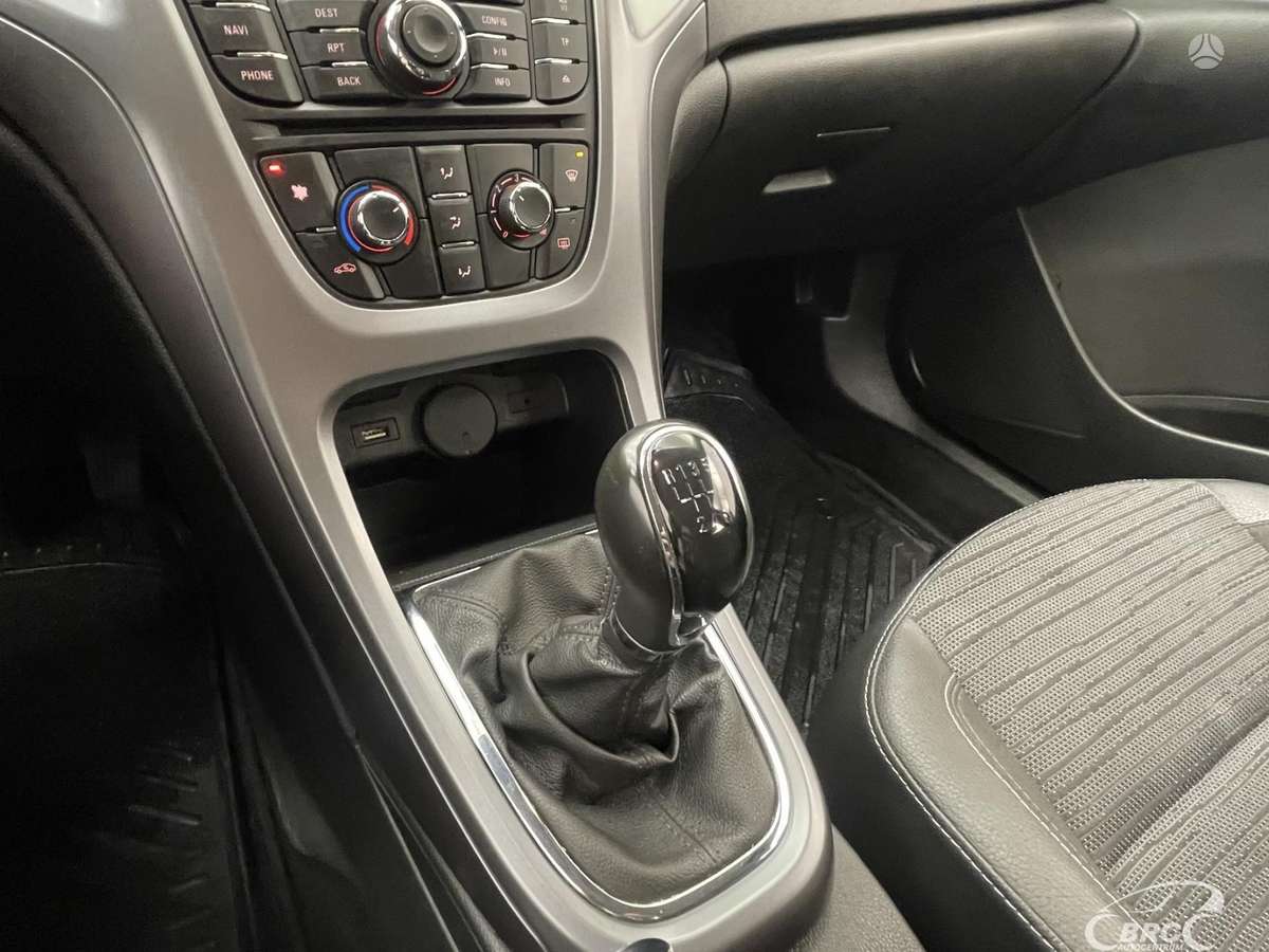 Opel Astra 2015 — photo 26