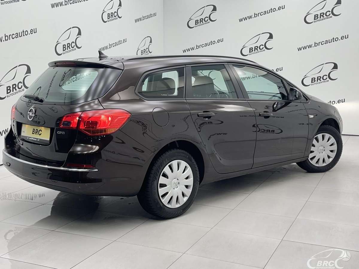 Opel Astra 2015 — interior