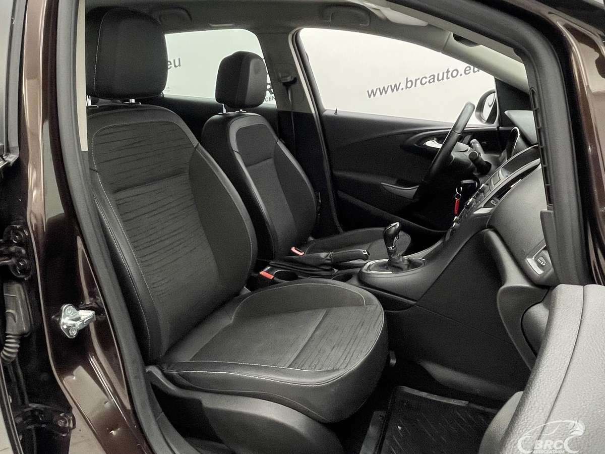 Opel Astra 2015 — photo 8