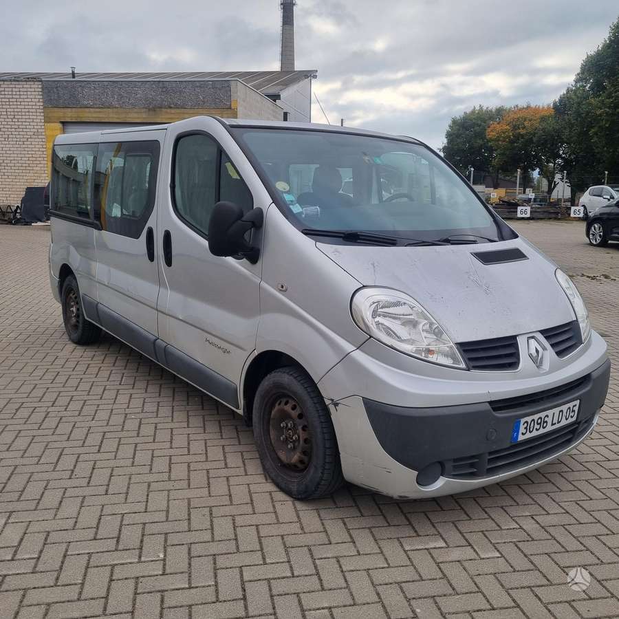 Renault Trafic 2008 — вигляд ззаду
