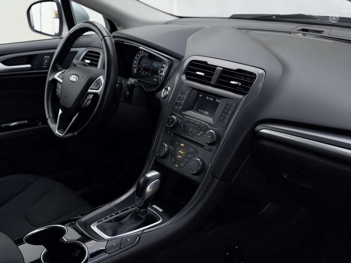 Ford Mondeo 2015 — photo 16