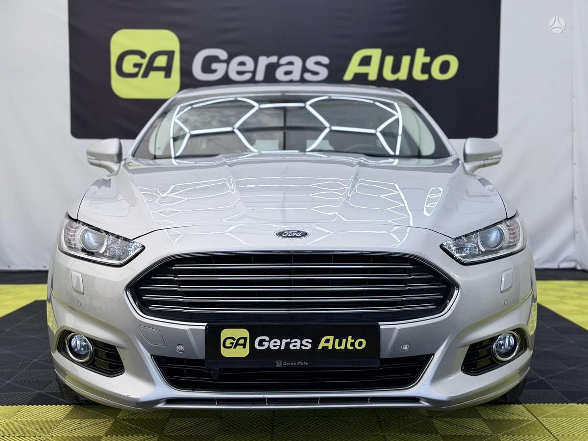 Ford Mondeo 2015 — rear view