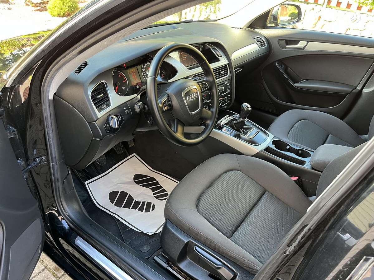 Audi A4 2009 — photo 10
