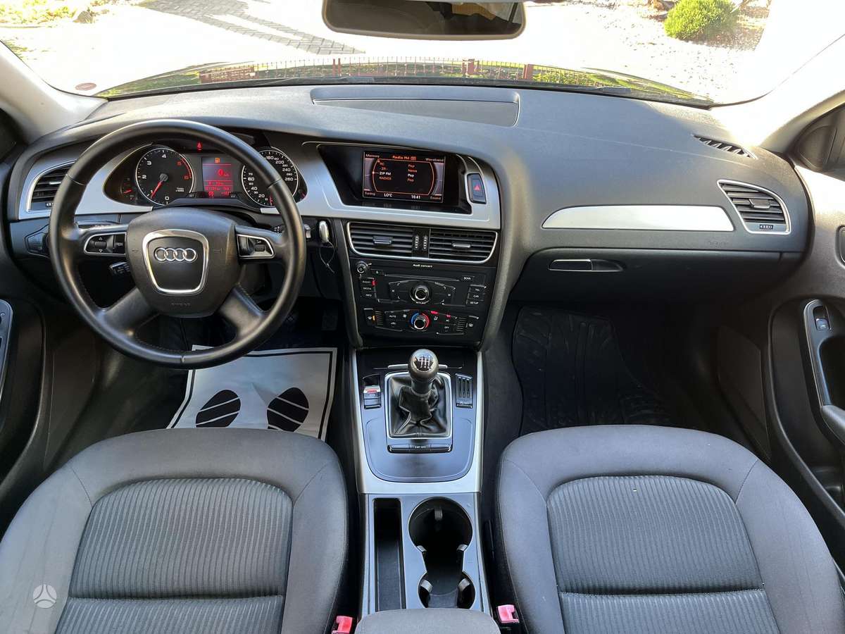 Audi A4 2009 — photo 12