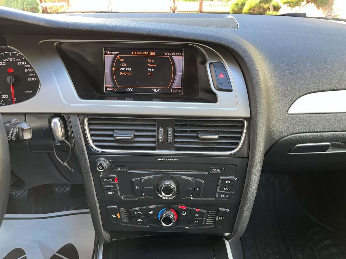 Audi A4 2009 — photo 14