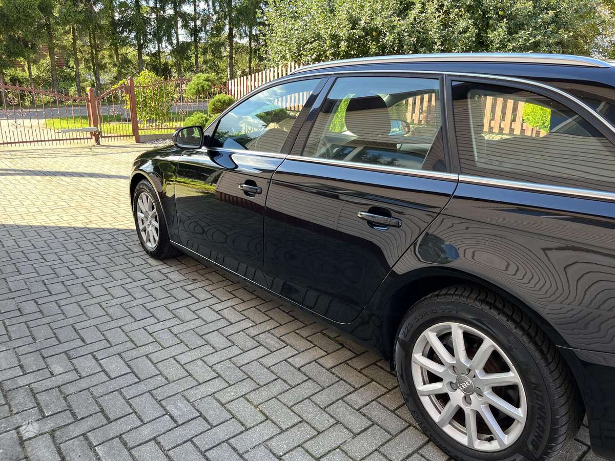 Audi A4 2009 — photo 8