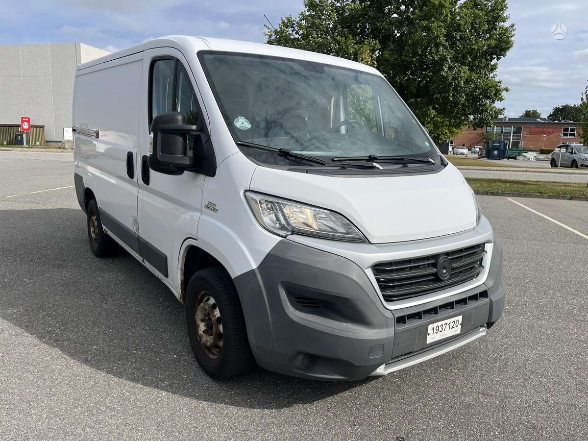 Fiat Ducato 2015 — rear view