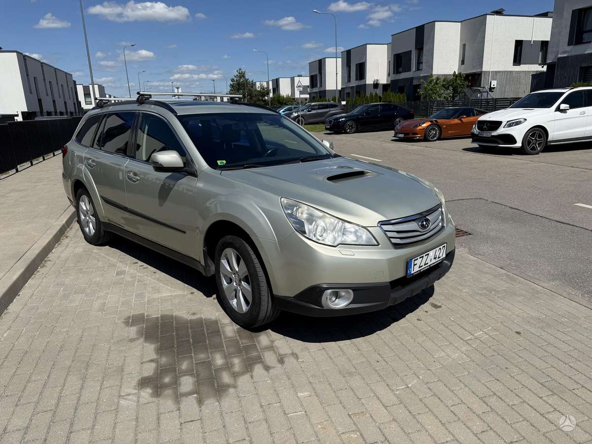 Subaru Legacy 2012 — rear view