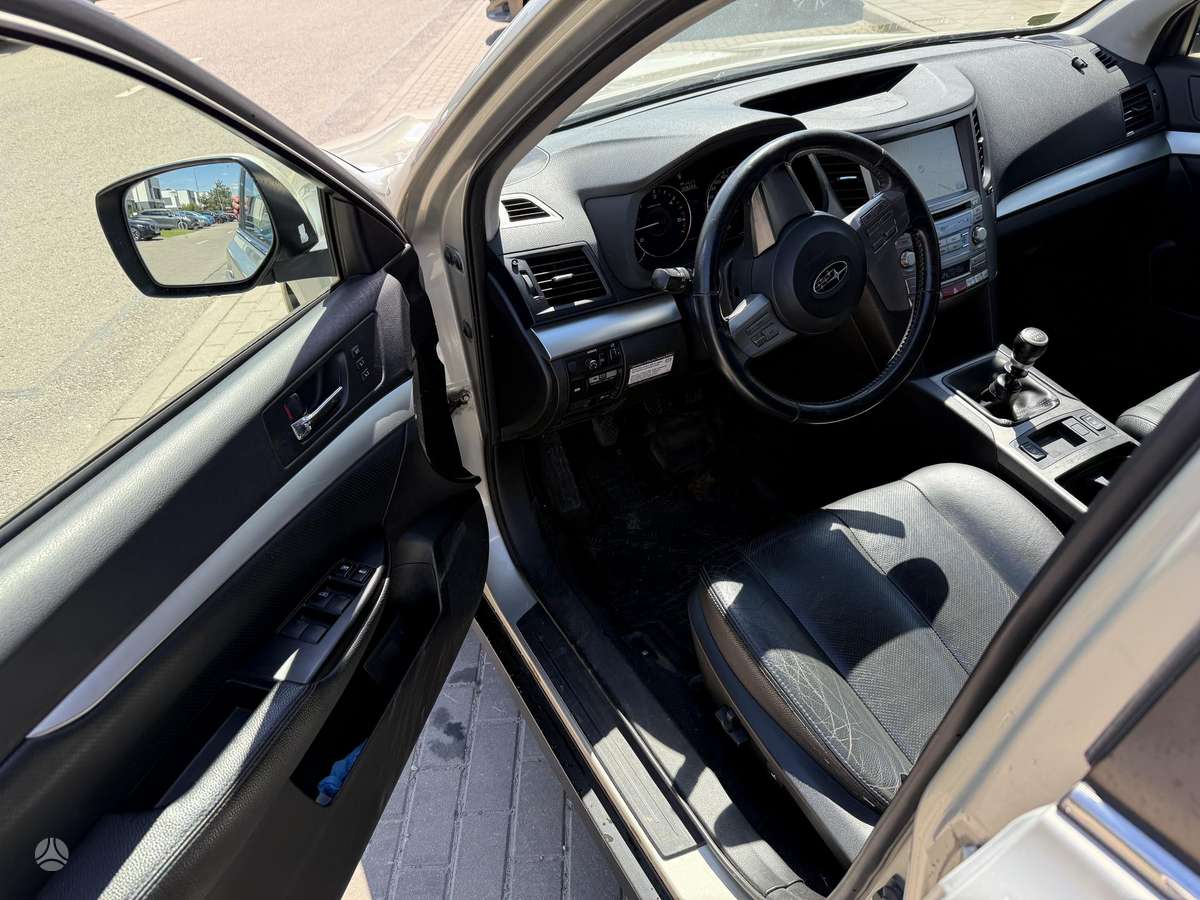 Subaru Legacy 2012 — photo 9