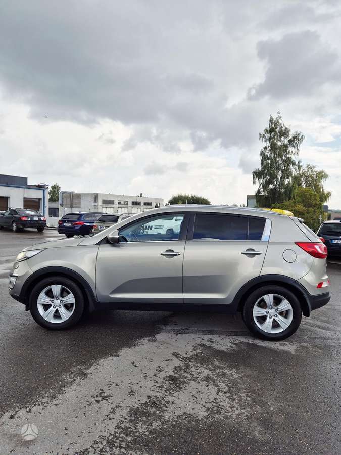 Kia Sportage 2011 — rear view