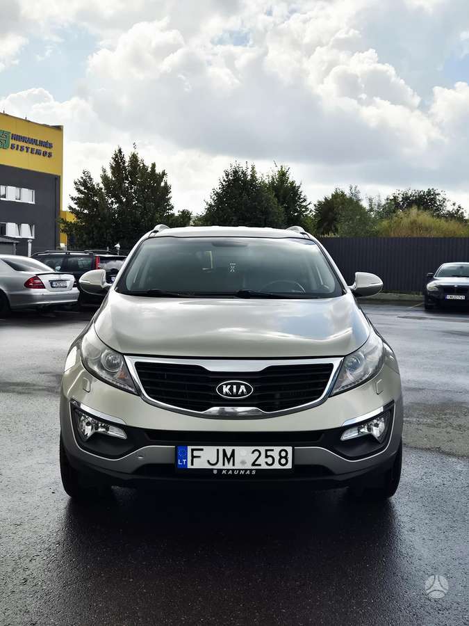 Kia Sportage 2011 — interior