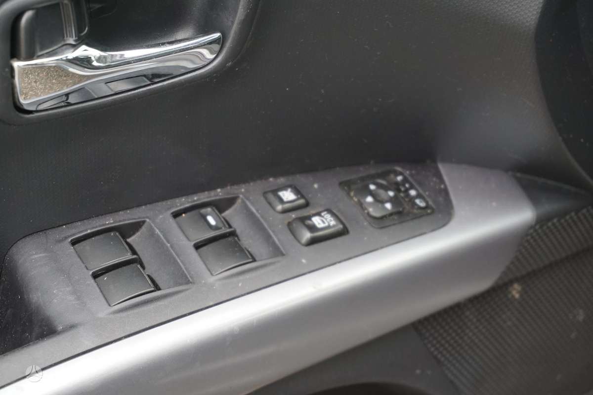Mitsubishi Outlander 2011 — фото 18