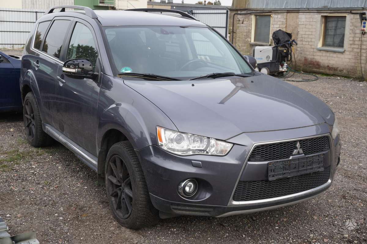 Mitsubishi Outlander 2011 — вигляд ззаду