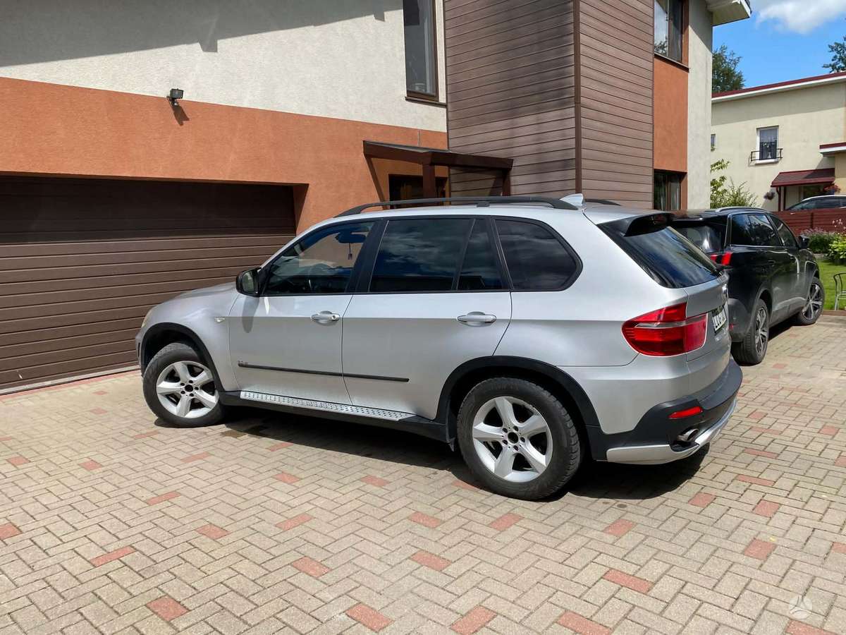 BMW X5 2008 — rear view