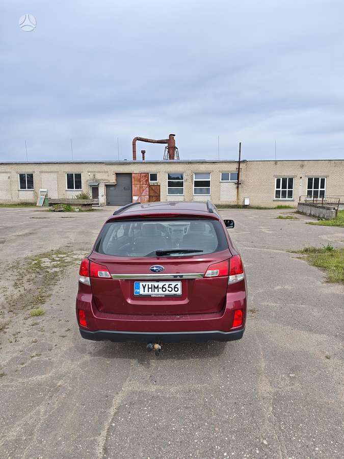 Subaru Outback 2011 — interior