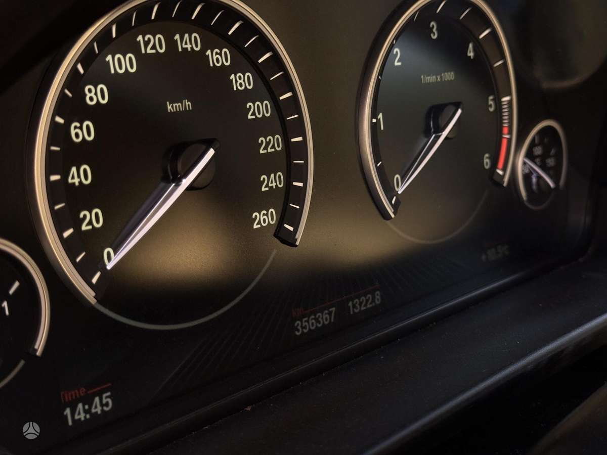 BMW 520 2013 — photo 12