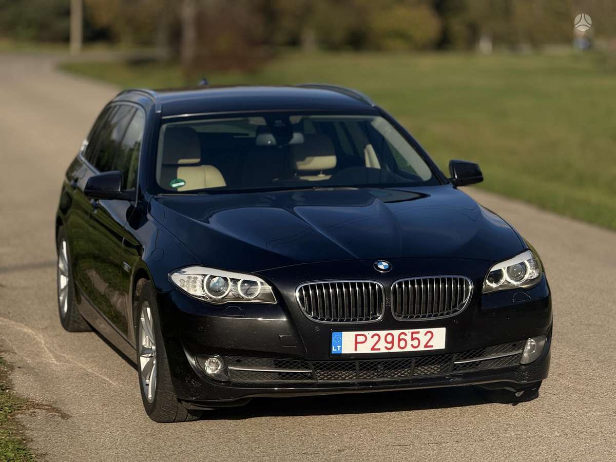 BMW 520 2013 — interior