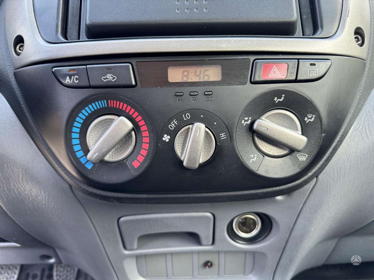 Toyota RAV4 2005 — photo 11
