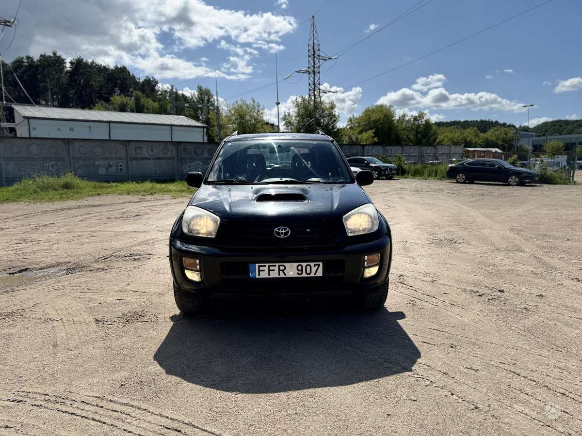 Toyota RAV4 2005 — rear view