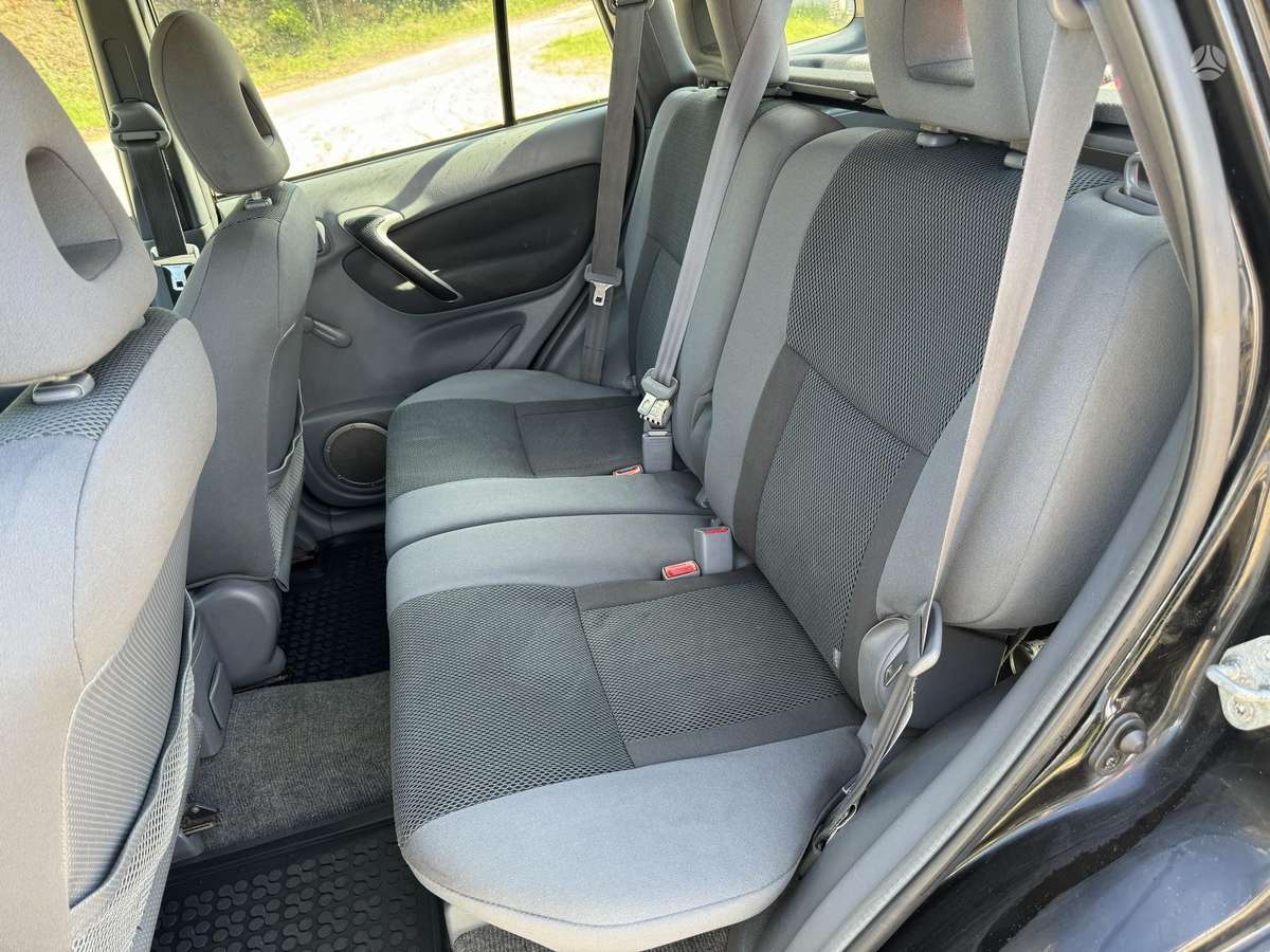 Toyota RAV4 2005 — photo 8