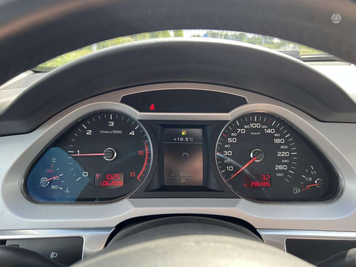 Audi A6 2011 — photo 17