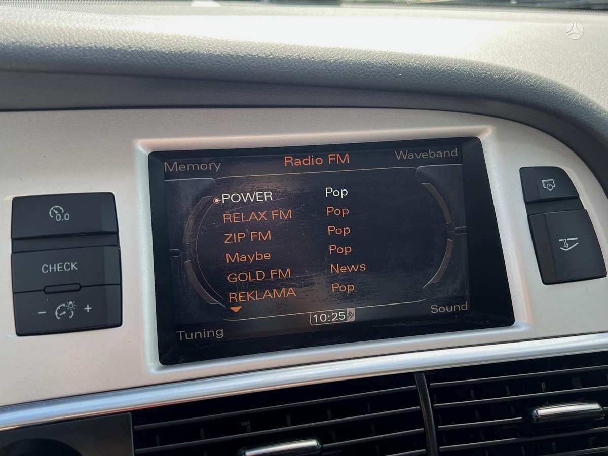 Audi A6 2011 — photo 18
