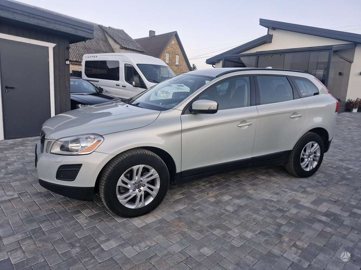 Volvo XC60 2013 — вигляд ззаду