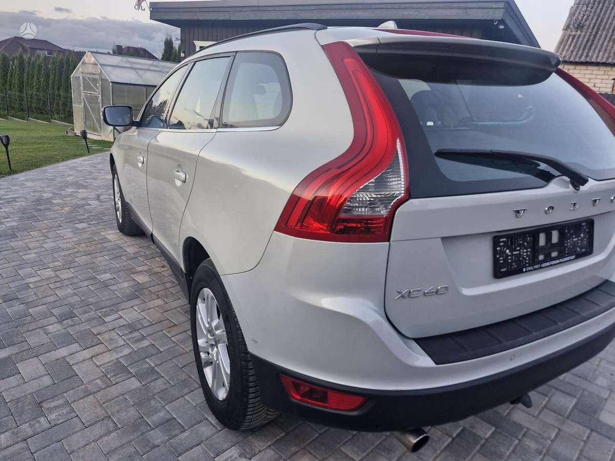 Volvo XC60 2013 — салон