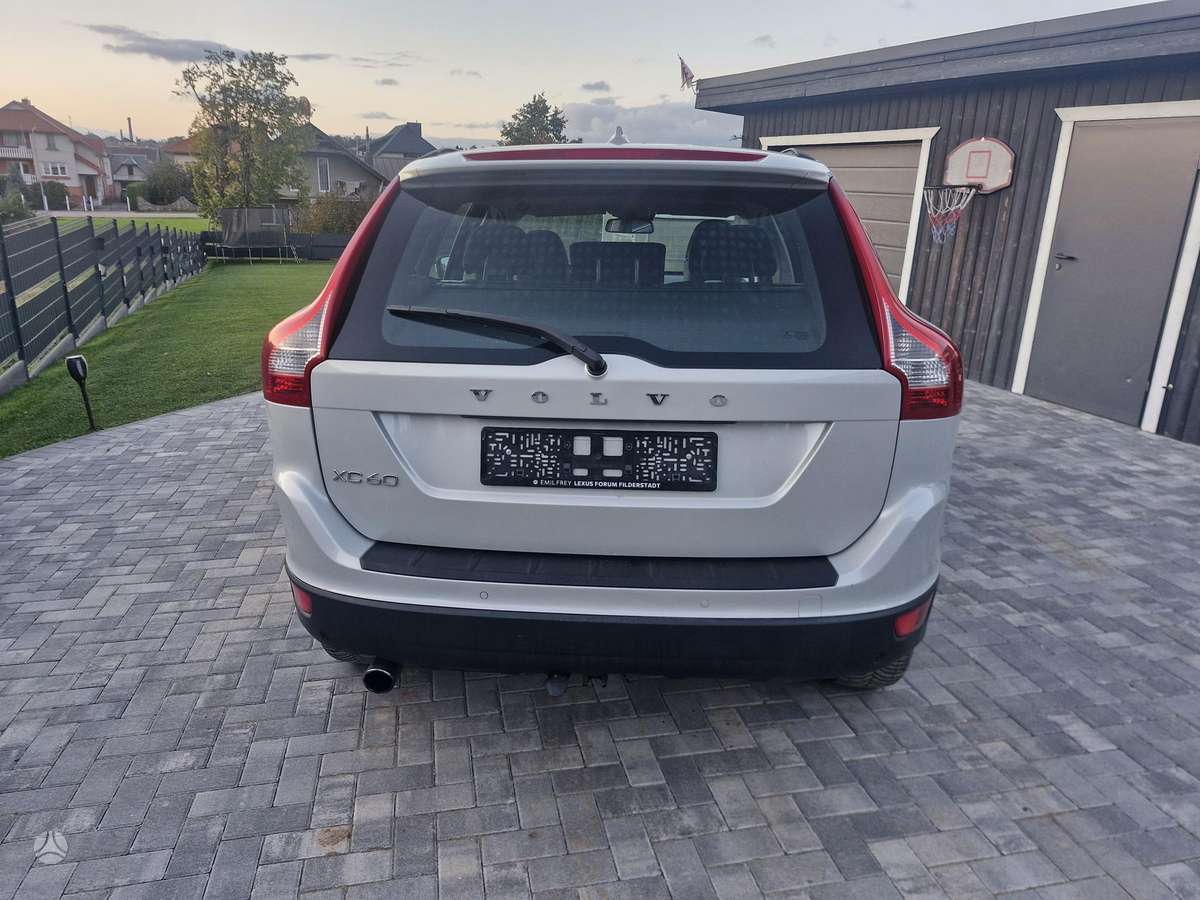 Volvo XC60 2013 — двигун 1984 cm³, 163 HP (120kW)