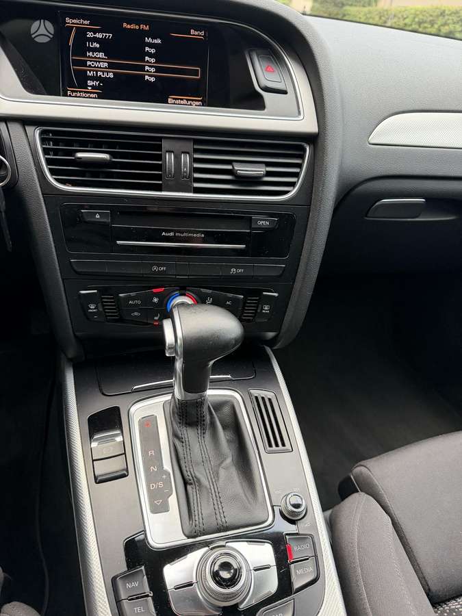 Audi A4 2012 — photo 9