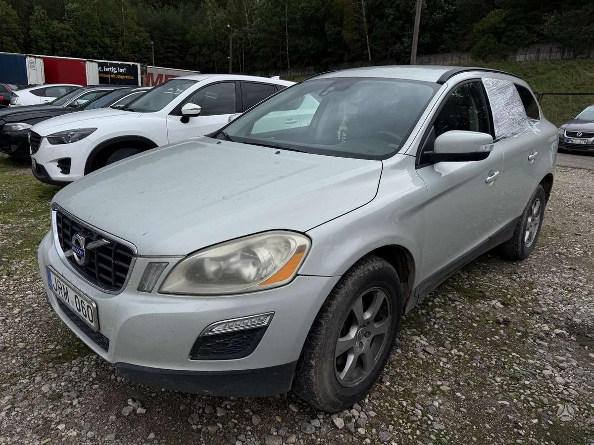 Volvo XC60 2012 — interior