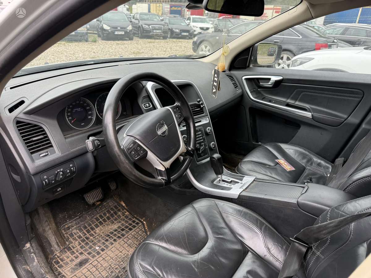 Volvo XC60 2012 — photo 7