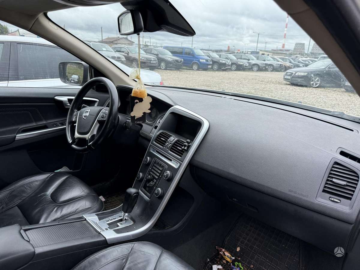 Volvo XC60 2012 — photo 9