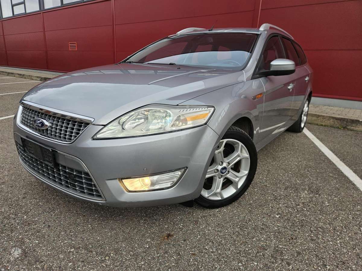 Ford Mondeo 2010 — салон