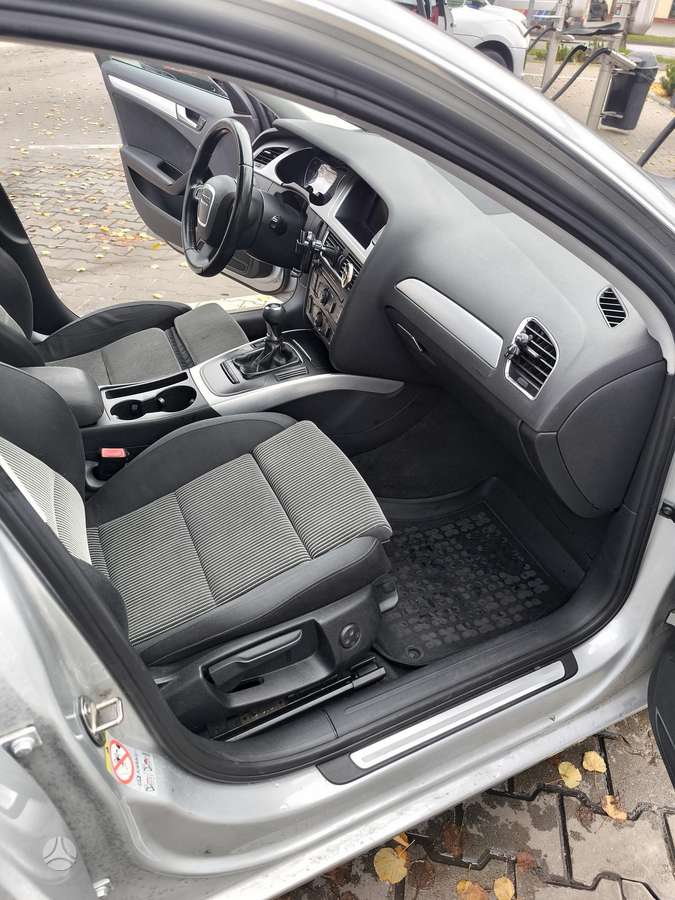 Audi A4 2009 — photo 8