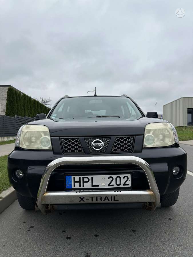 Nissan X-Trail 2004 — rear view