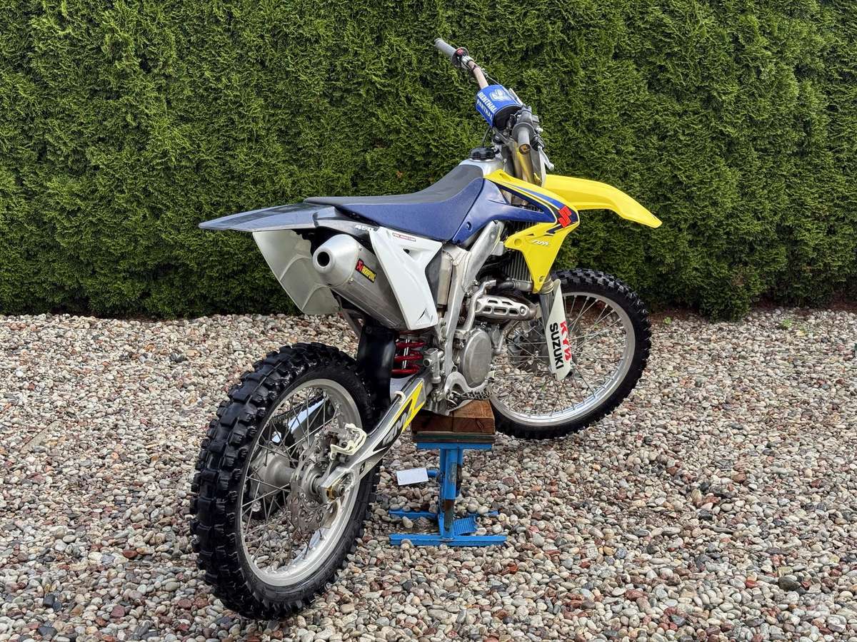 Suzuki RMZ 2013 — interior