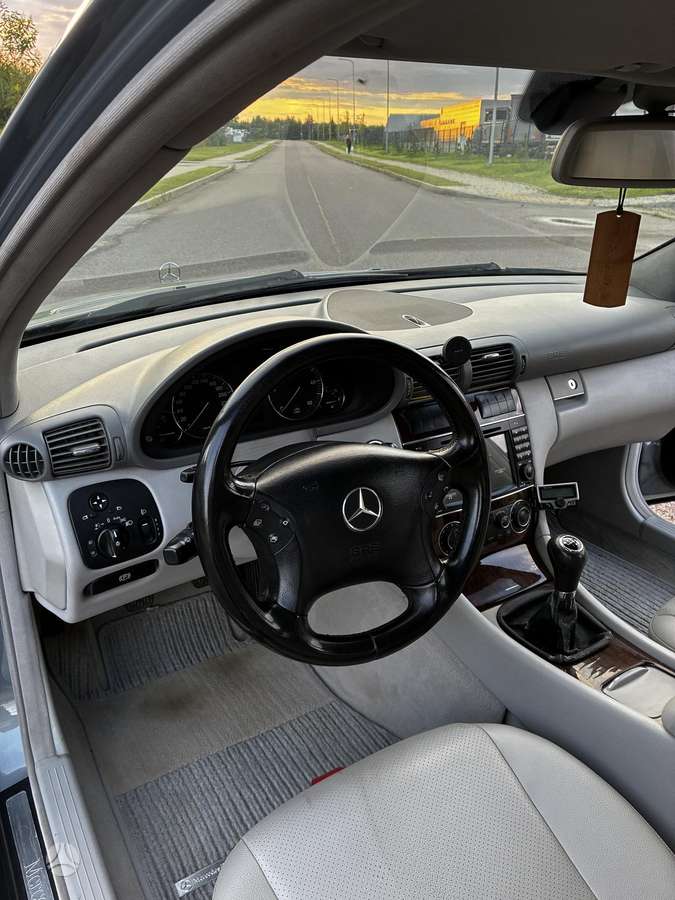 Mercedes-Benz C200 2007 — photo 16
