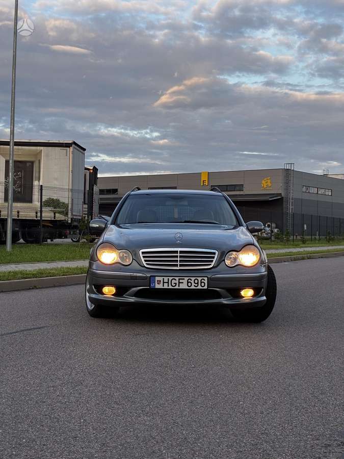 Mercedes-Benz C200 2007 — rear view