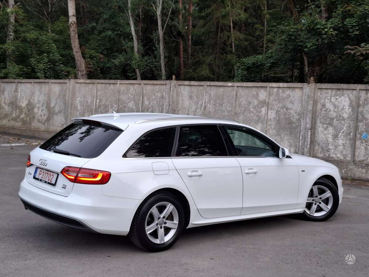 Audi A4 2014 — rear view